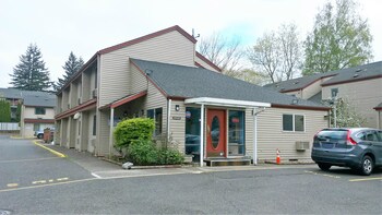 Portland Value Inn & Suites