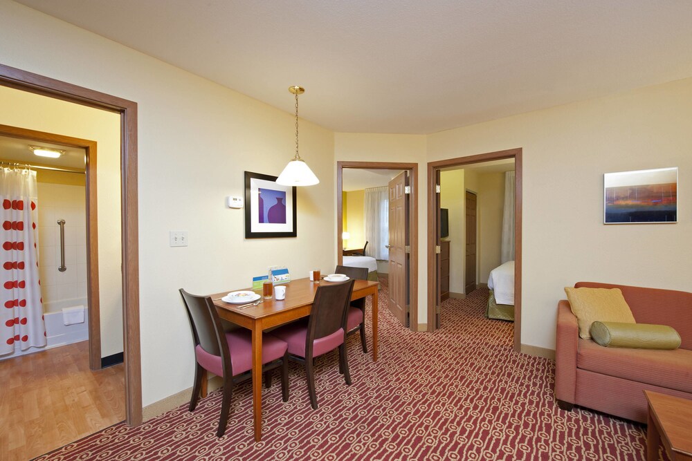 Towneplace Suites By Marriott Bloomington