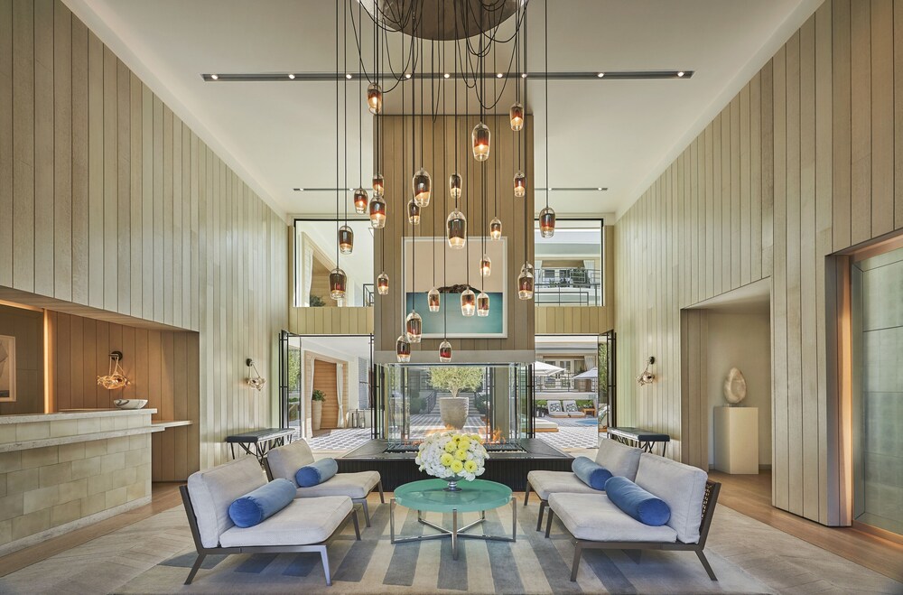 Lobby sitting area, Oceana Santa Monica, LXR Hotels & Resorts