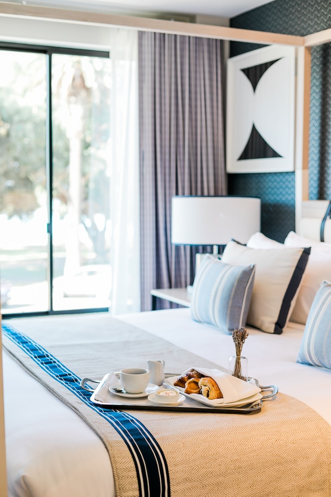 Room service - dining, Oceana Santa Monica, LXR Hotels & Resorts