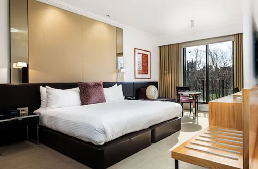 Royce Hotel