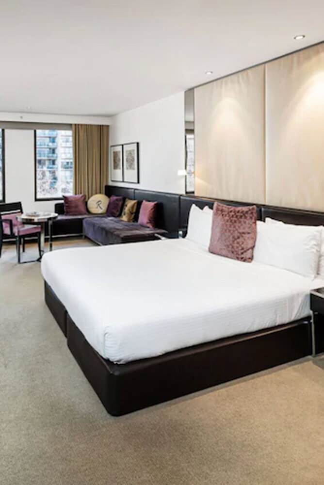Royce Hotel
