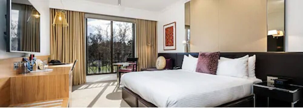 Royce Hotel