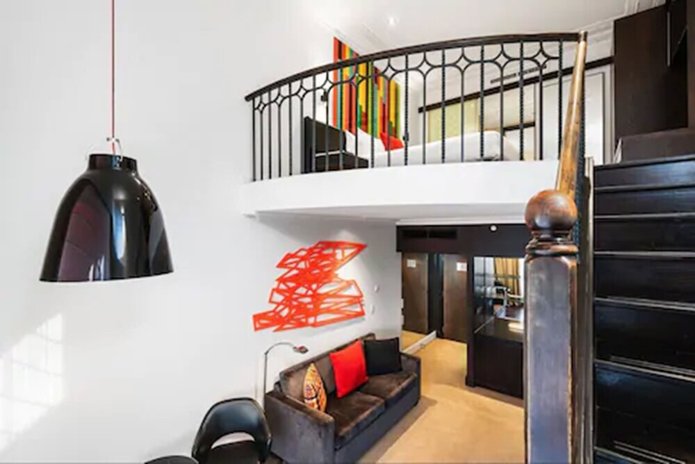Royce Hotel