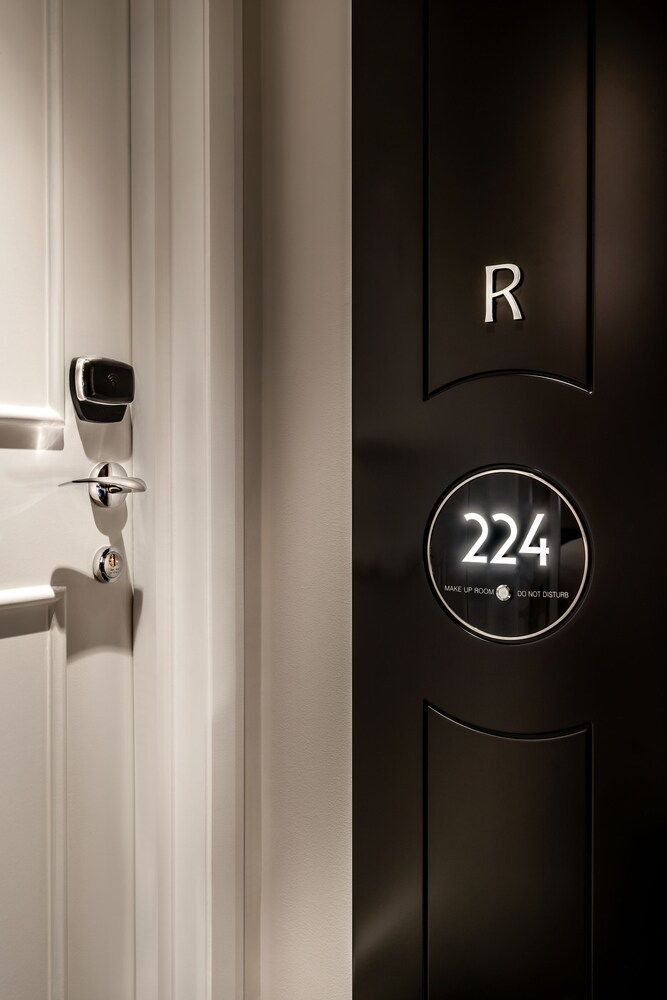 Royce Hotel