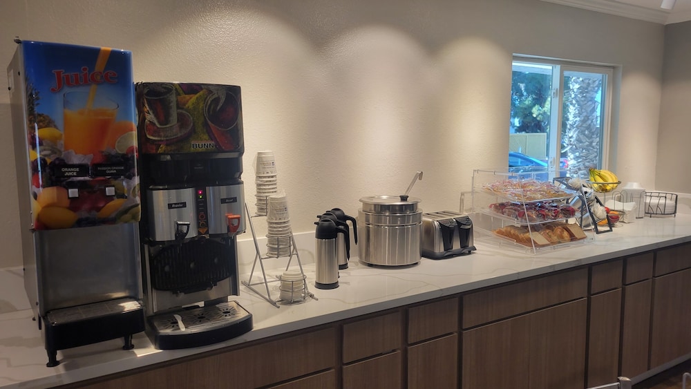 Breakfast buffet, SureStay Hotel by Best Western Chula Vista San Diego Bay