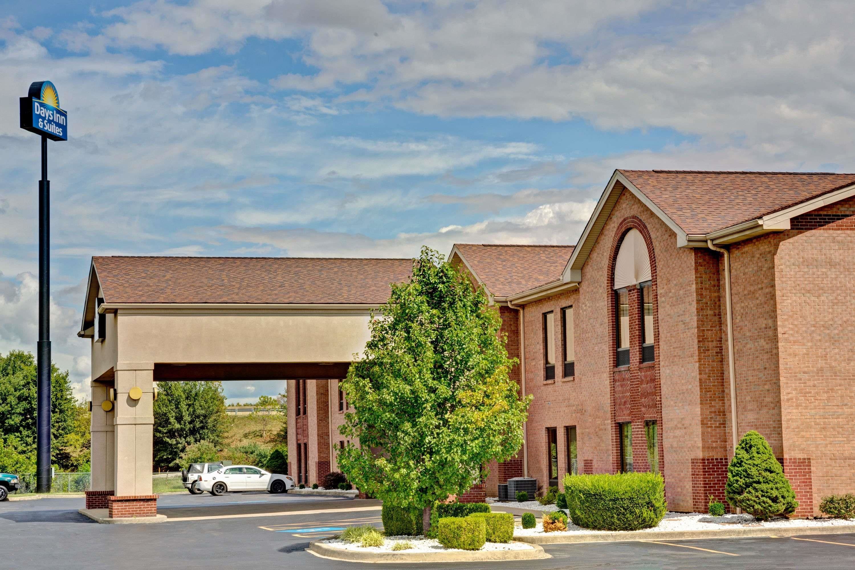 Days Inn & Suites Louisville Airport SW in Louisville, United States