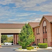Hotels Near Waverly Hills Sanatorium Book The Closest Days Inn Suites By Wyndham Louisville Sw
