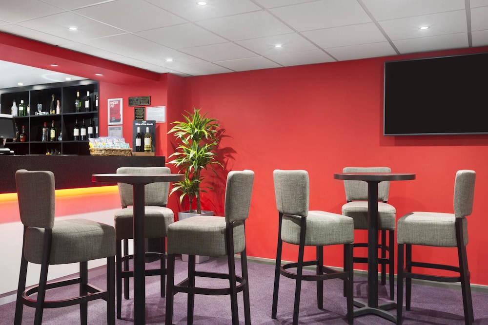 Breakfast area, Ramada by Wyndham South Mimms M25