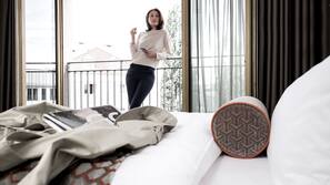 Ropa de cama hipoalergénica, caja fuerte, escritorio