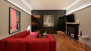 Premium bedding, free minibar items, in-room safe, desk