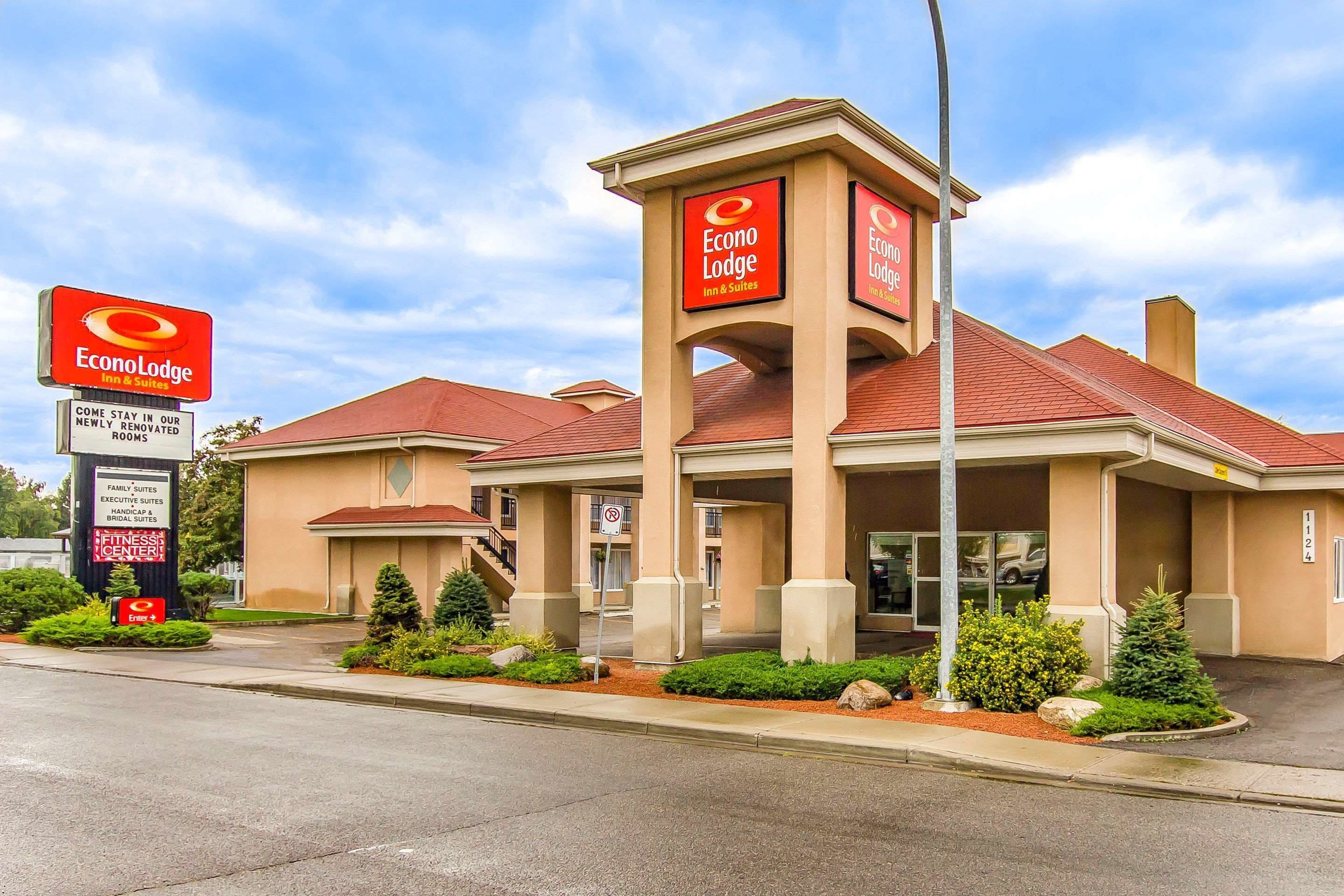 Econo Lodge Inn and Suites Lethbridge in Lethbridge, Canada
