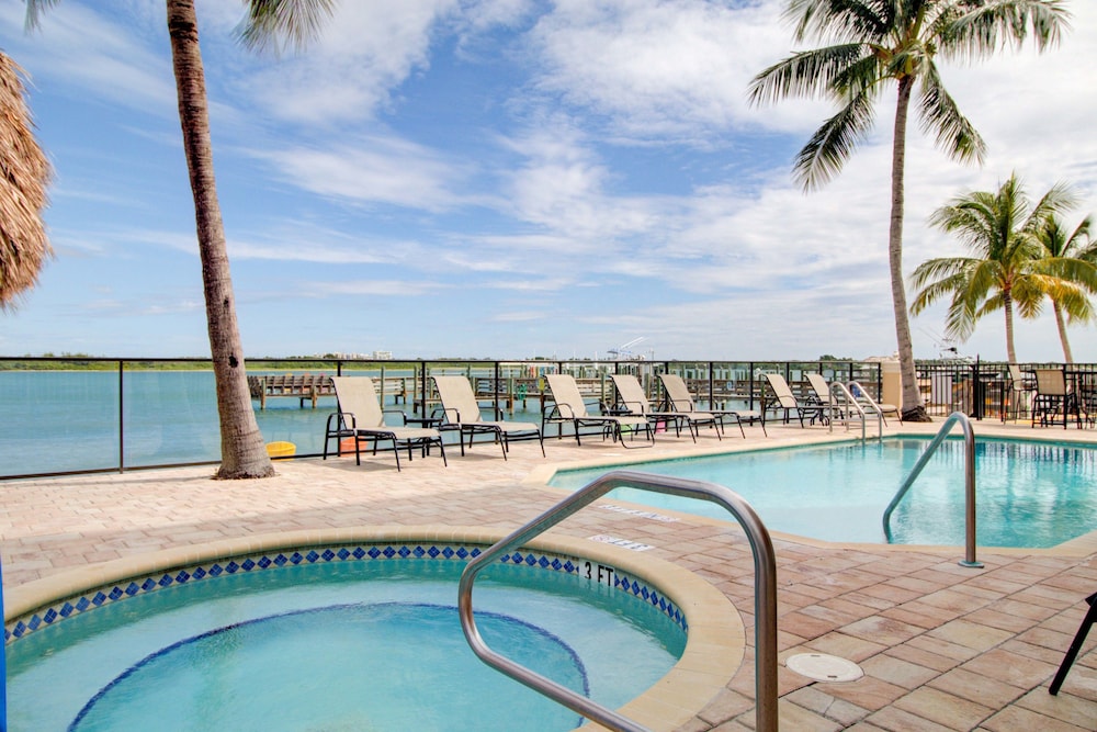 Hutchinson Island Plaza Hotel and Suites