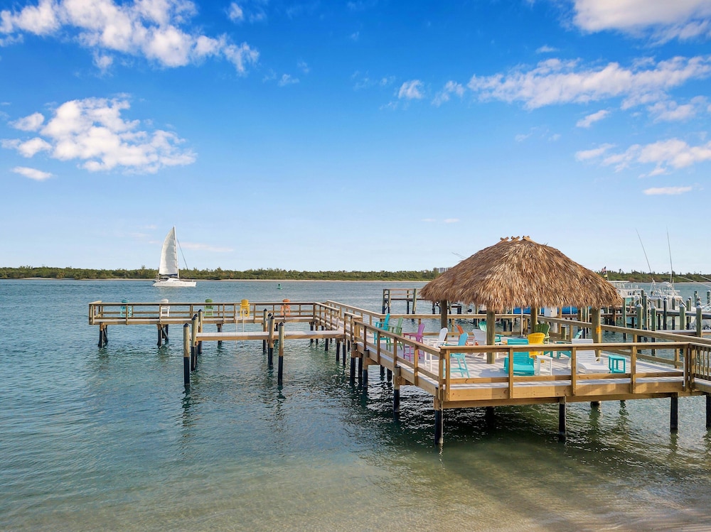 Hutchinson Island Plaza Hotel and Suites