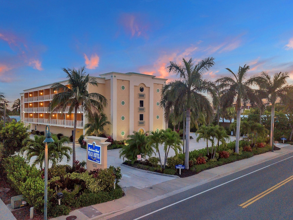 Hutchinson Island Plaza Hotel and Suites