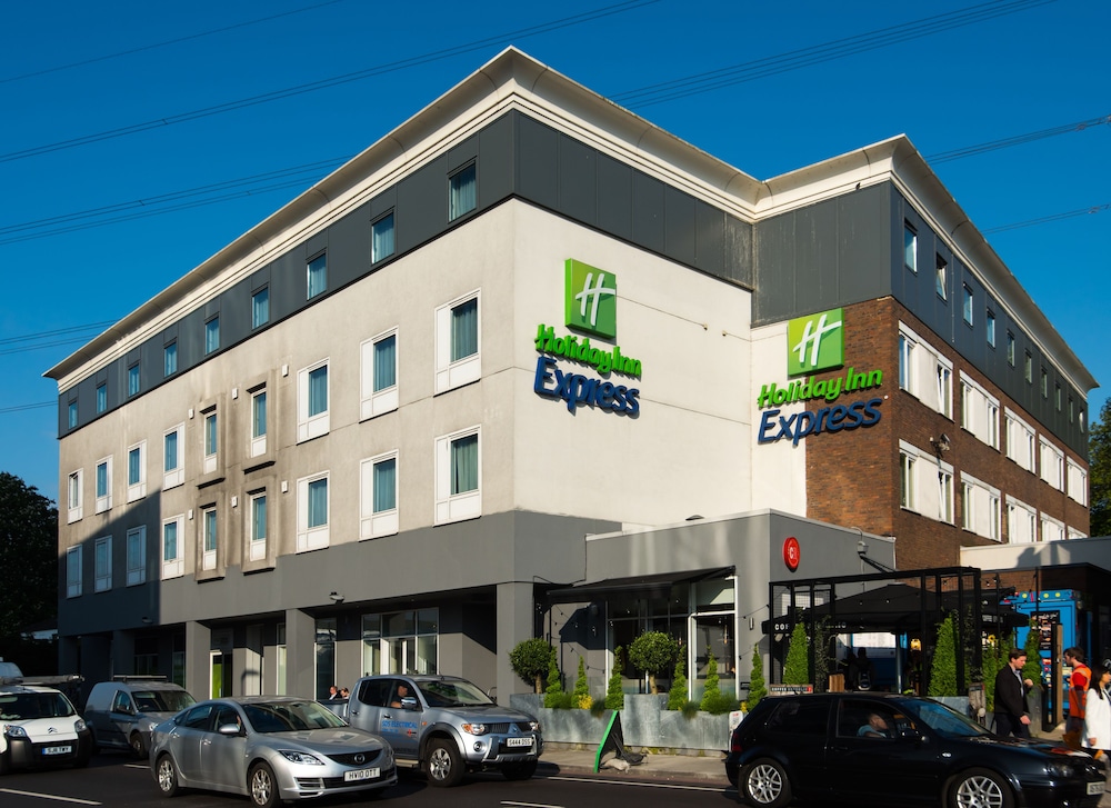 50+ schlau Bild Holiday Express Inn London : Acton Hotels: Holiday Inn Express London - Park Royal - Find hotels and book accommodations online for best rates guaranteed.