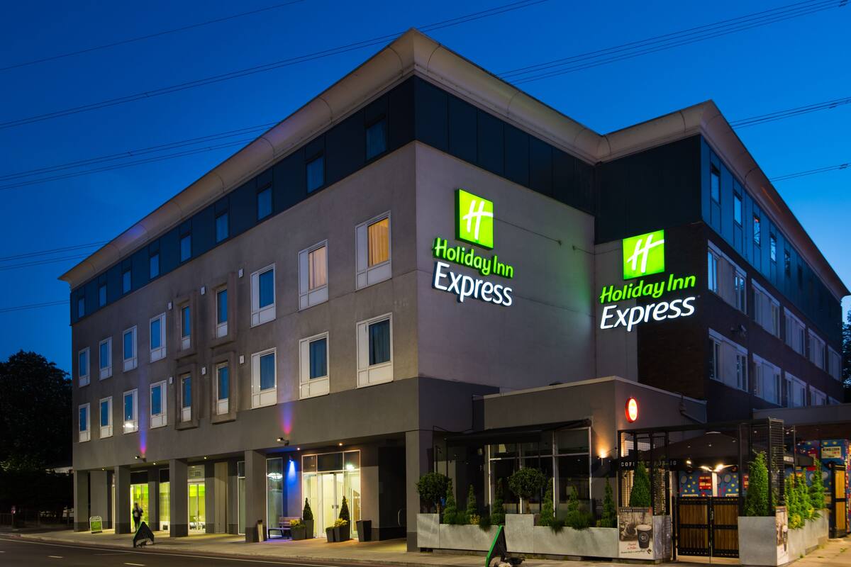Holiday Inn Express London Wimbledon South In London Expedia