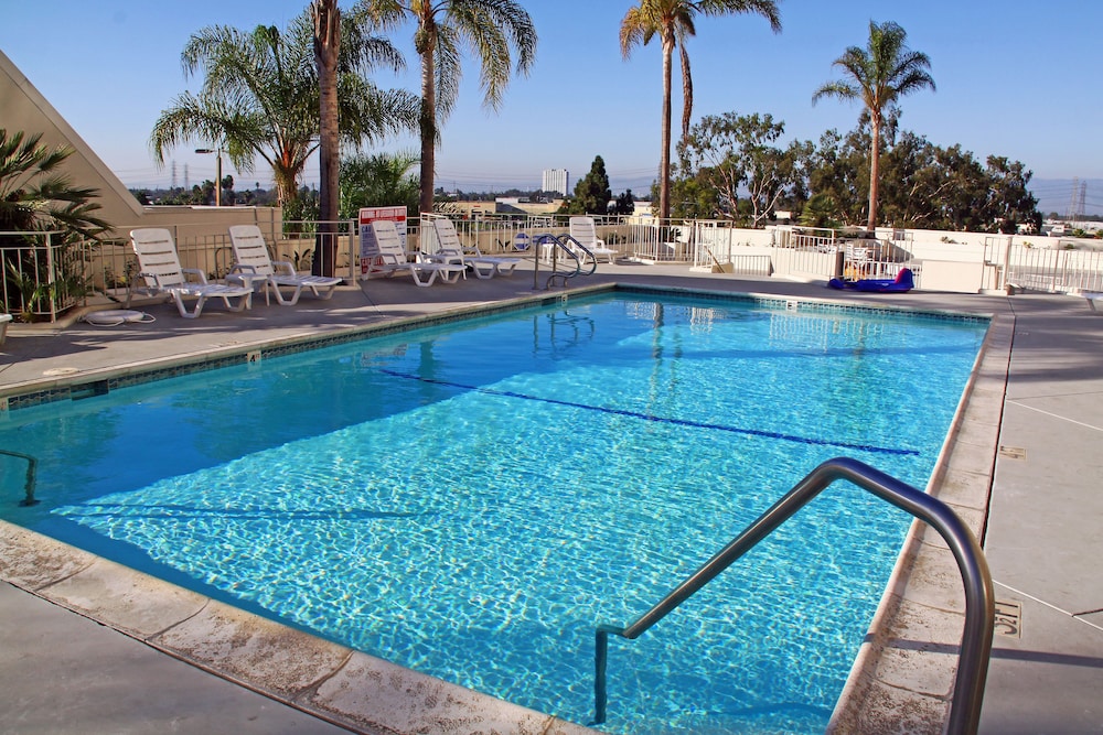 Outdoor pool, LA Crystal Hotel - Los Angeles Area