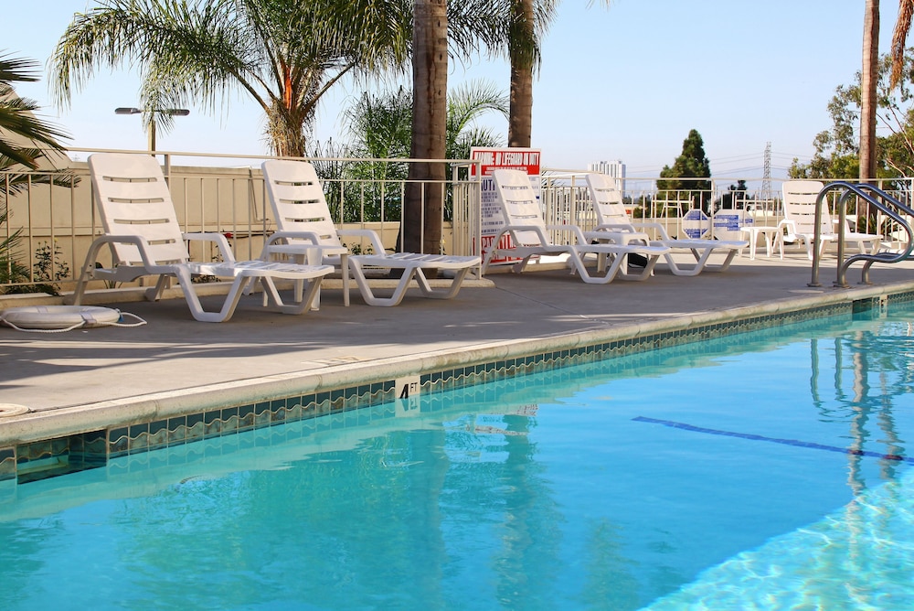 Outdoor pool, LA Crystal Hotel - Los Angeles Area