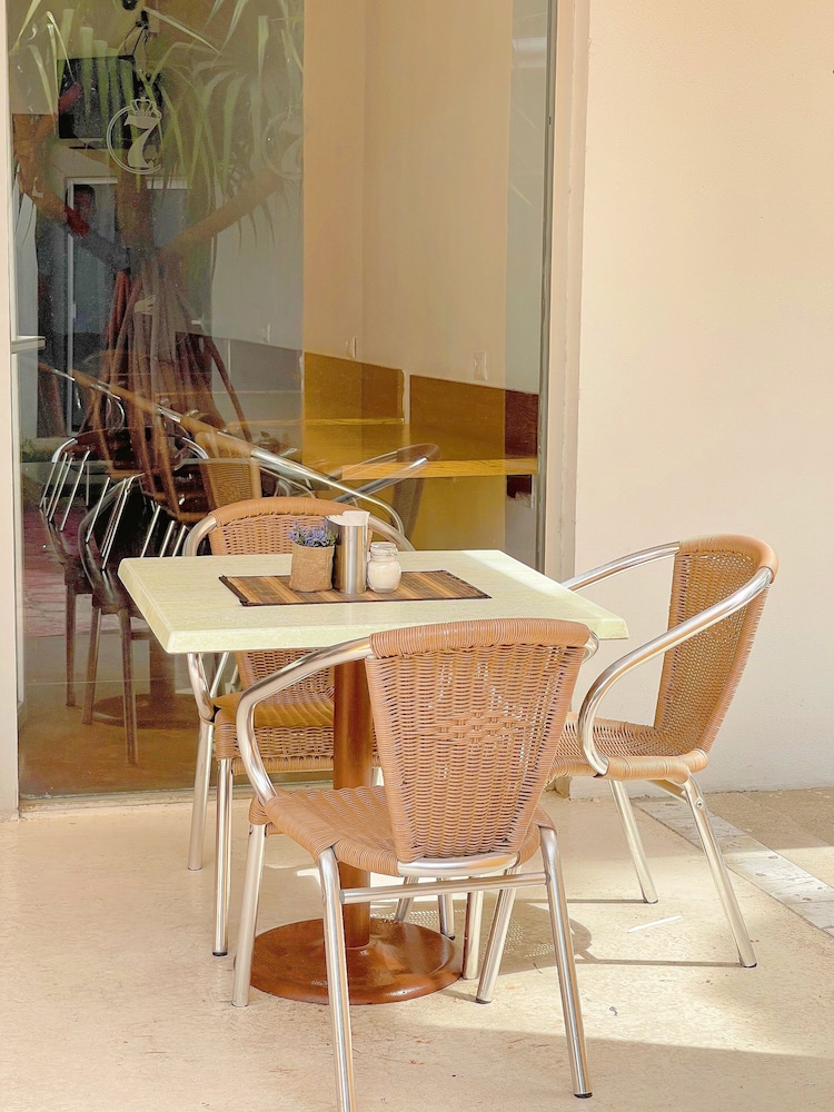 Seven Crown Express & Suites Cabo San Lucas