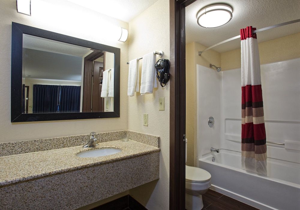 Bathroom, Red Roof Inn Corpus Christi South