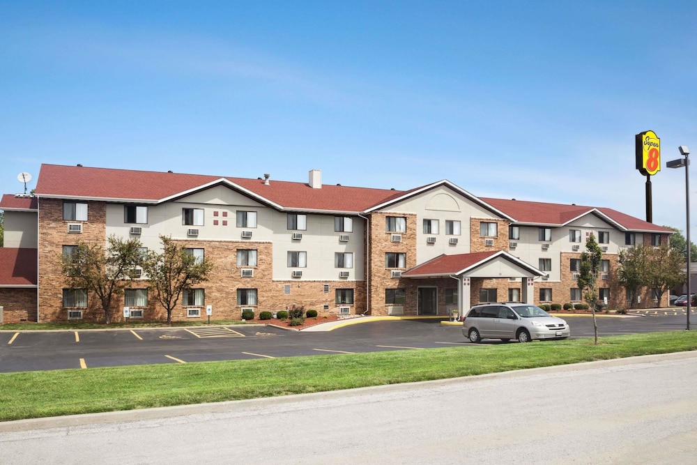 Super 8 by Wyndham Fairview Heights-St. Louis