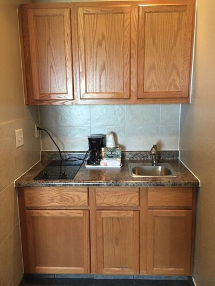 Private kitchen, Super 8 by Wyndham Mundelein/Libertyville Area