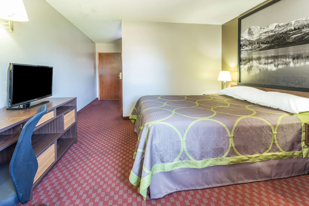 Room, Super 8 by Wyndham Longmont/Del Camino