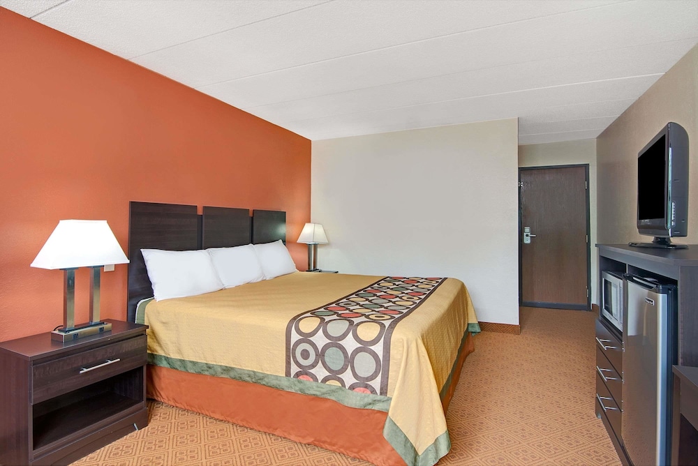 Super 8 by Wyndham Stamford/New York City Area