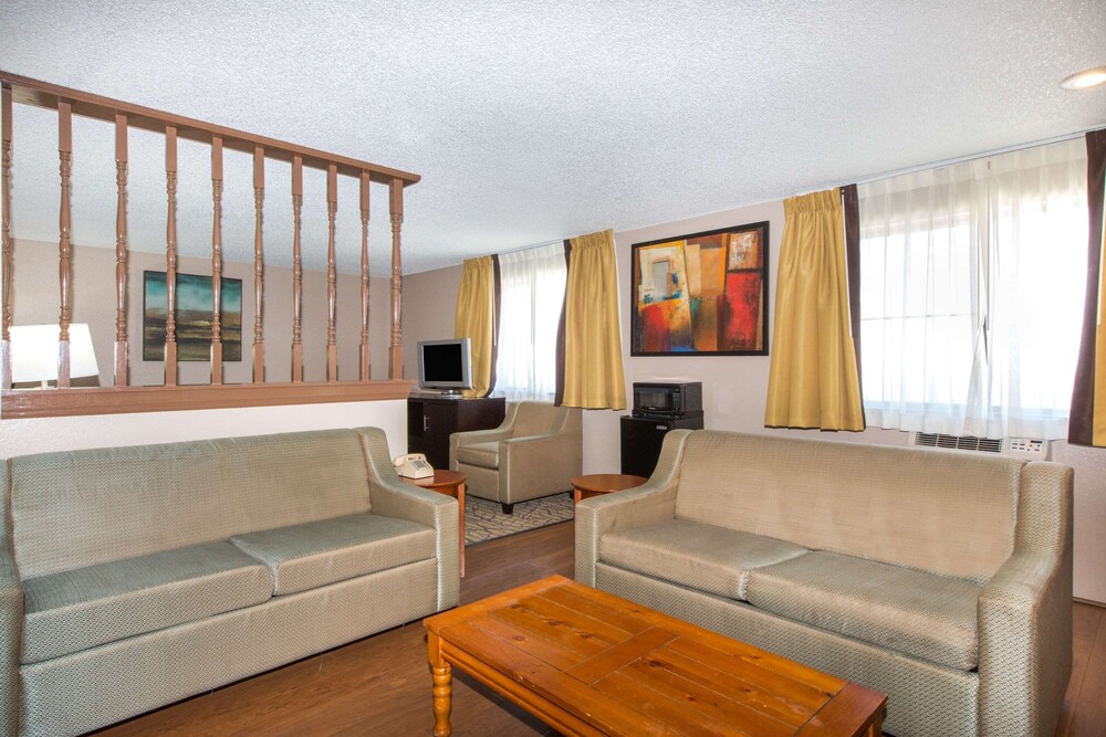 Room, Super 8 by Wyndham Nampa