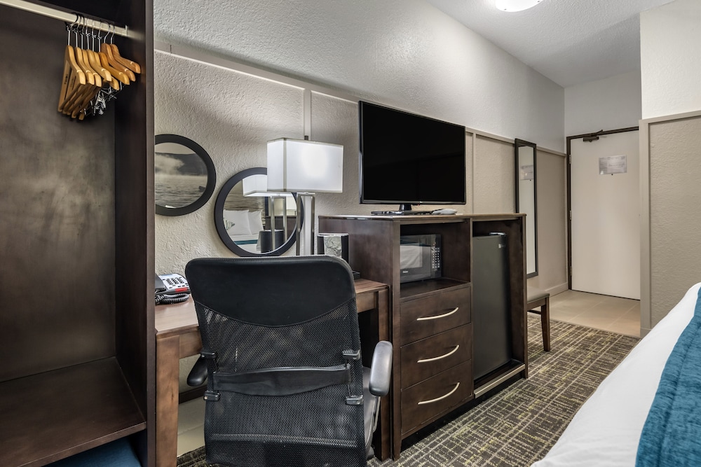 The Freeport Hotel, Ascend Hotel Collection in Freeport Best Rates