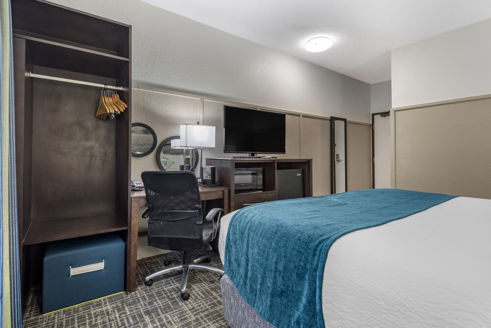 The Freeport Hotel, Ascend Hotel Collection in Freeport Best Rates