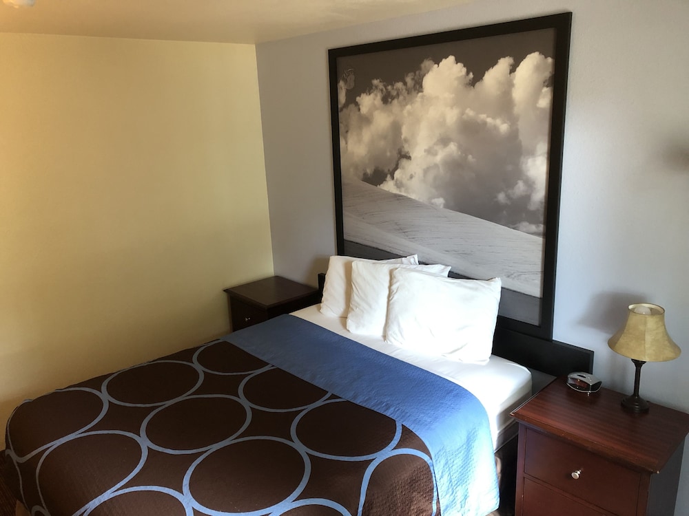 Room, Super 8 by Wyndham Lewiston