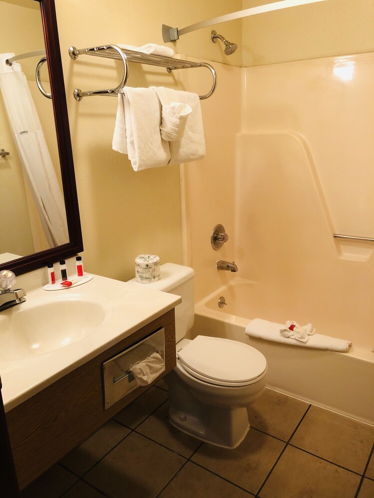 Bathroom, Super 8 by Wyndham Lewiston