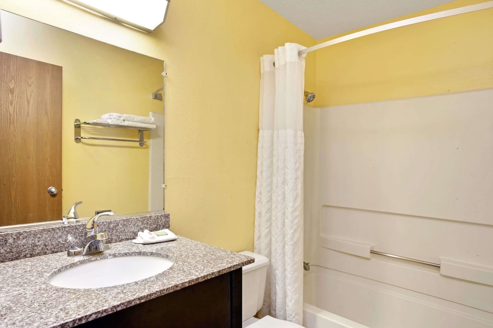 Bathroom, Super 8 by Wyndham Romeoville Bolingbrook