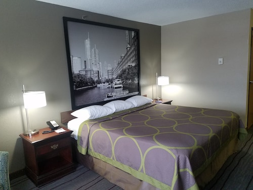 Great Place to stay Super 8 by Wyndham Chicago O'Hare Airport near Elk Grove Village 