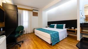 Cofres nos quartos, escrivaninha, Wi-Fi de cortesia, roupa de cama