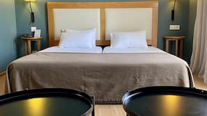 In-room safe, desk, soundproofing, free WiFi