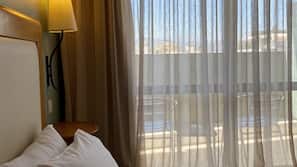 In-room safe, desk, soundproofing, free WiFi