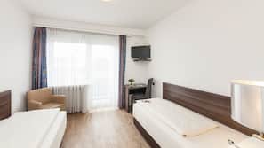 Zimmersafe, Schreibtisch, Verdunkelungsvorhänge, schallisolierte Zimmer