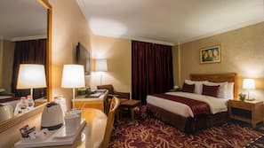 Hypo-allergenic bedding, minibar, in-room safe, desk