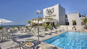 Outdoor pool, pool umbrellas