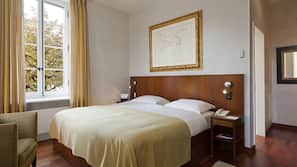 Hypo-allergenic bedding, minibar, in-room safe, individually decorated
