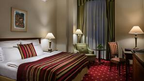 Hypo-allergenic bedding, in-room safe, desk, laptop workspace