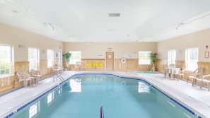 Una piscina cubierta