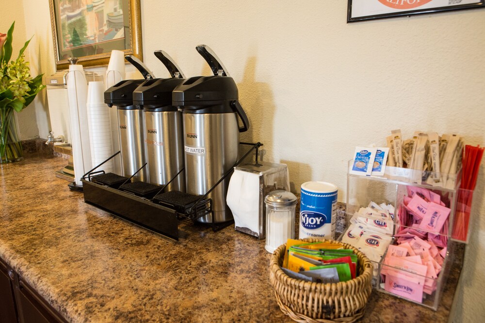 Queens Inn Anaheim in Anaheim Best Rates & Deals on Orbitz