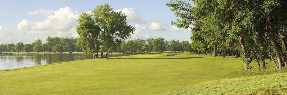 Golf, Super 8 by Wyndham Omaha Eppley Airport/Carter Lake