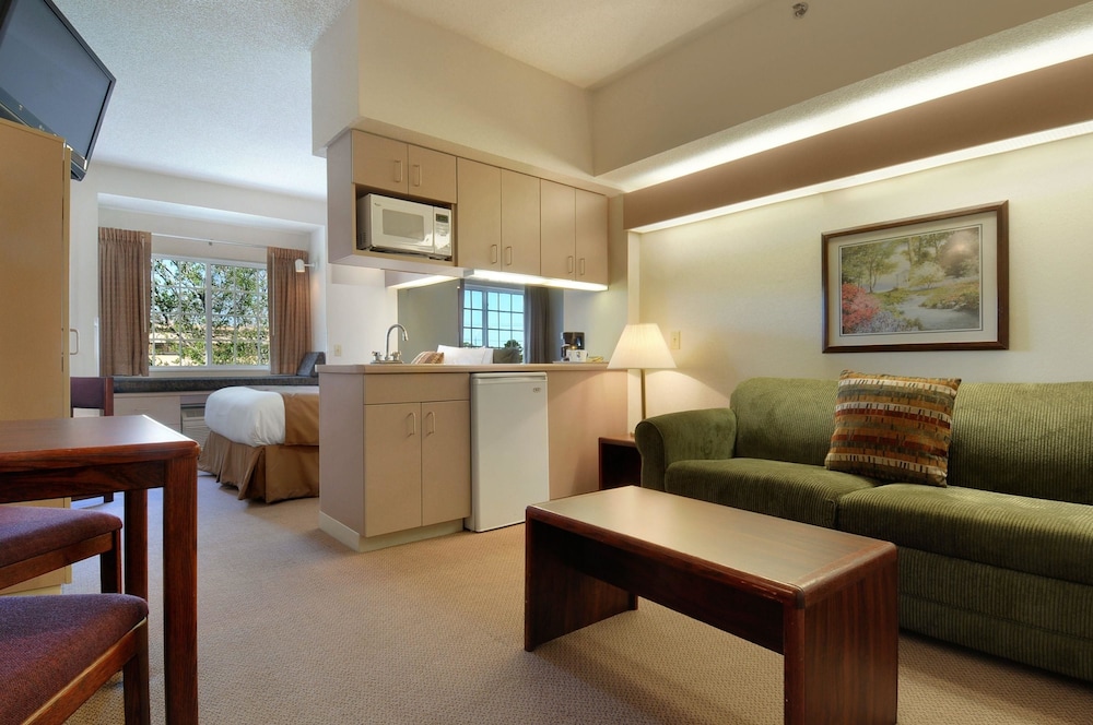 Microtel Inn and Suites by Wyndham Bloomington MSP Airport