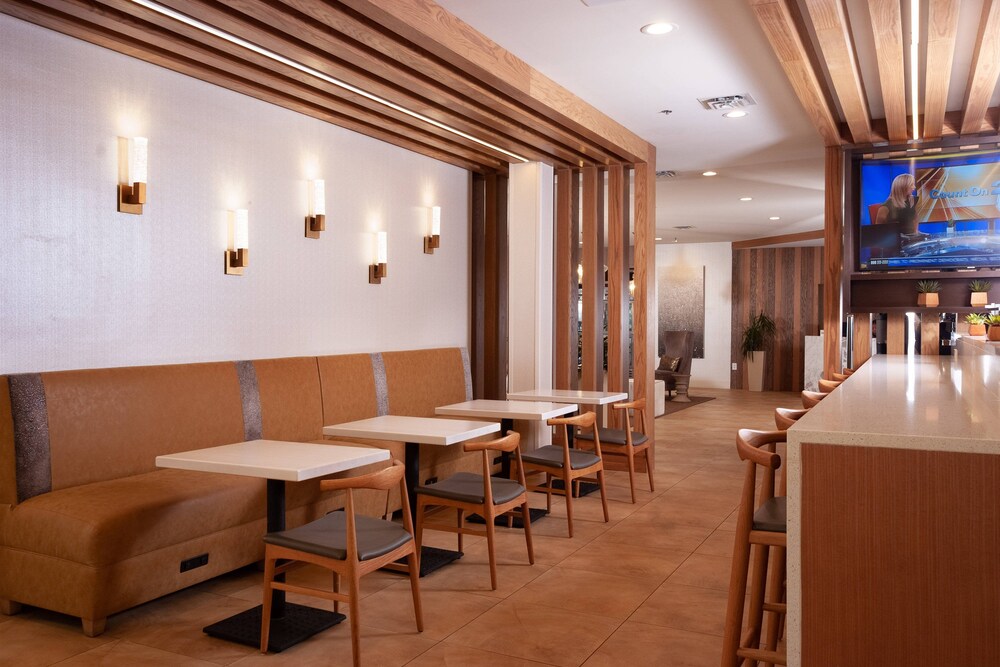 Breakfast area, Residence Inn Charleston Riverview