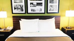 Pillowtop beds, in-room safe, desk, blackout drapes